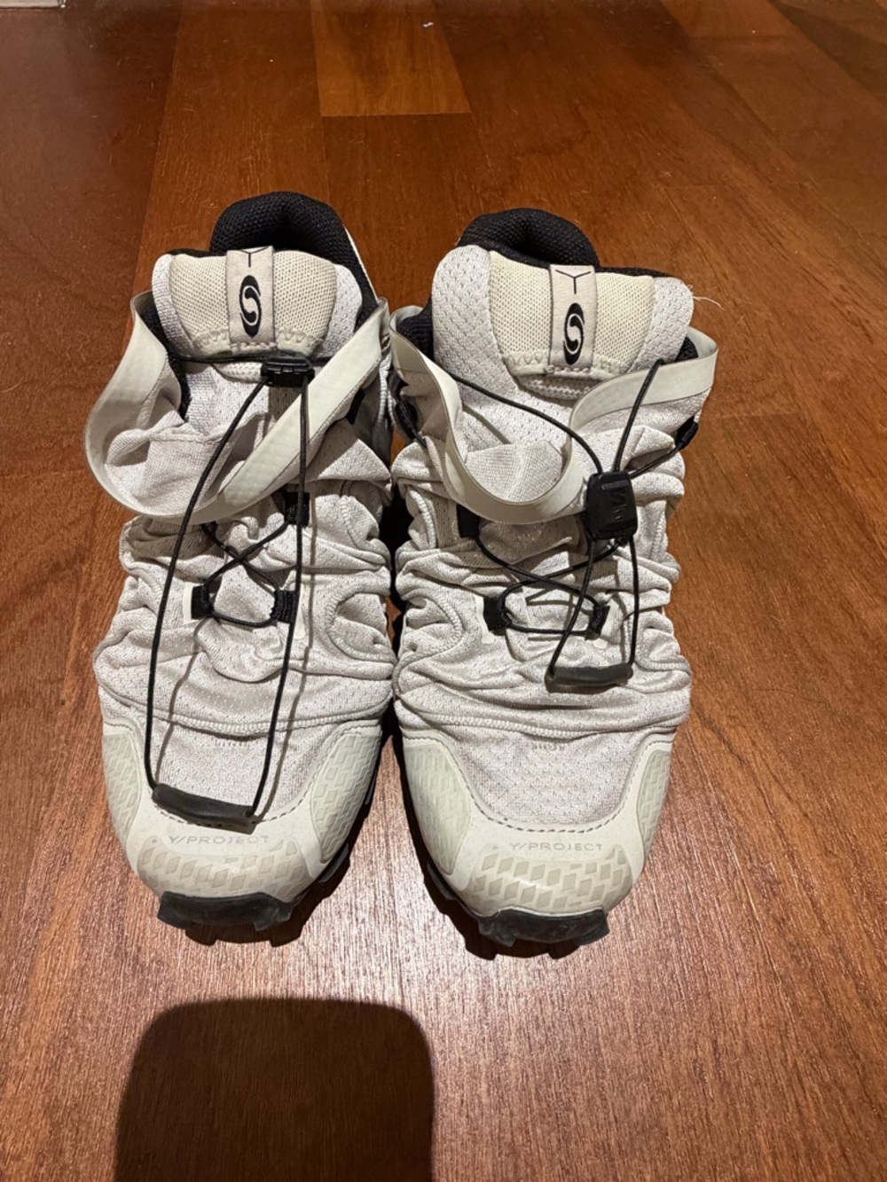 Salomon Light Gray Trail Running Shoes with Quick-Lace System